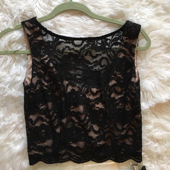 Two piece out fit - Picture 2 of 4