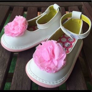 Wee Squeakers white leather girls shoes