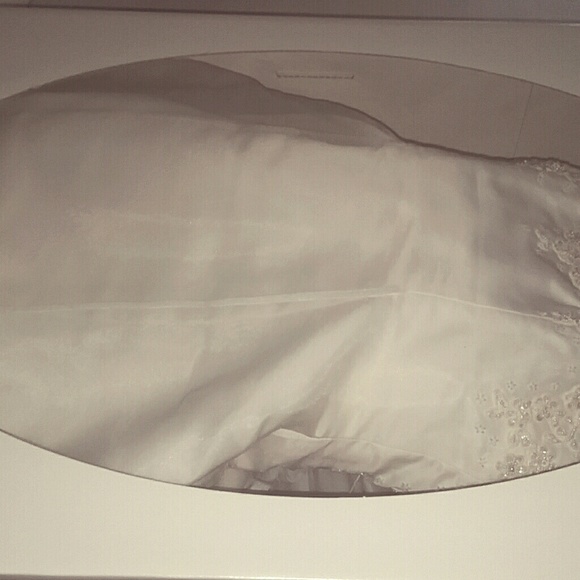 Wedding dress with 2 veils - Picture 5 of 5