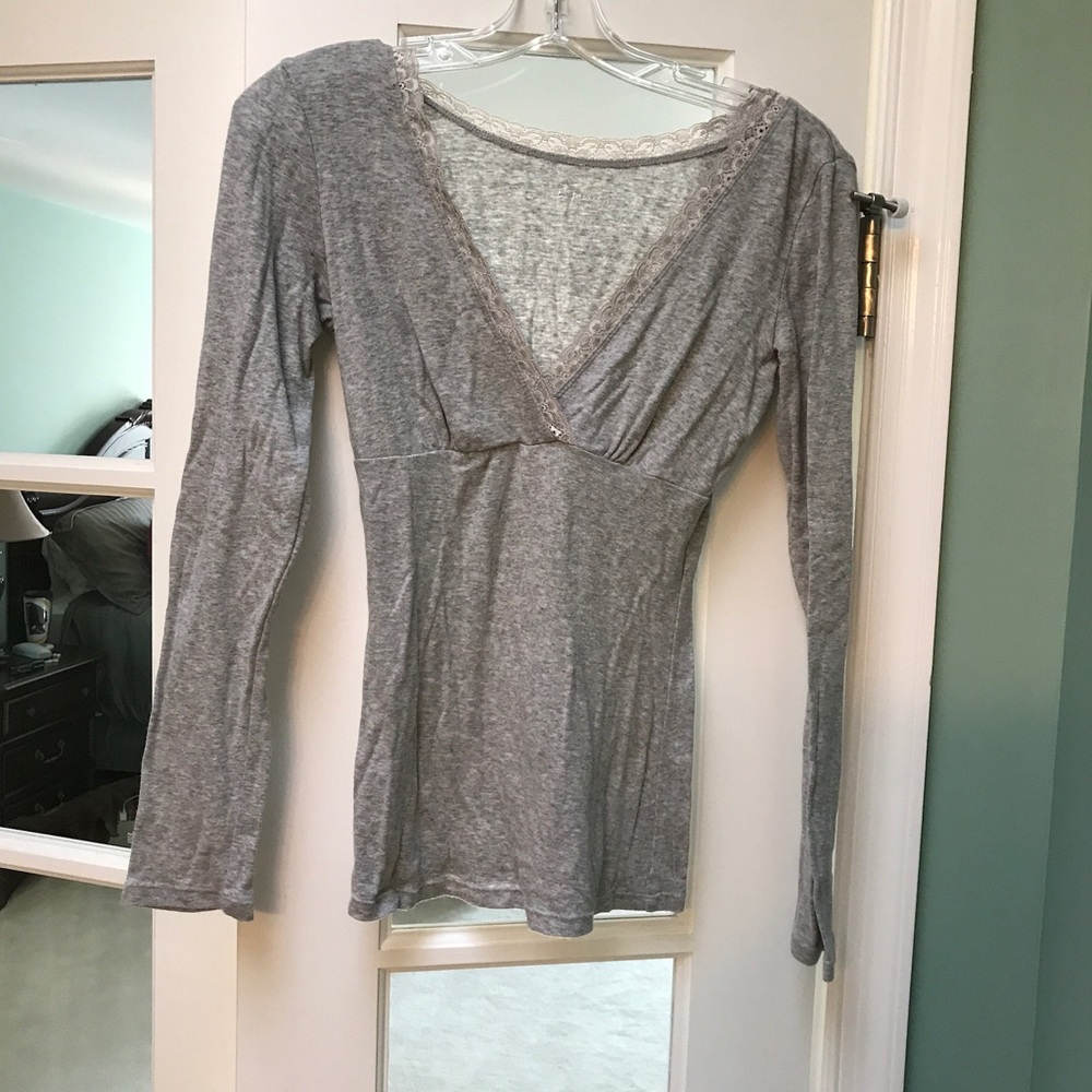 Express Sexy basic V shirt