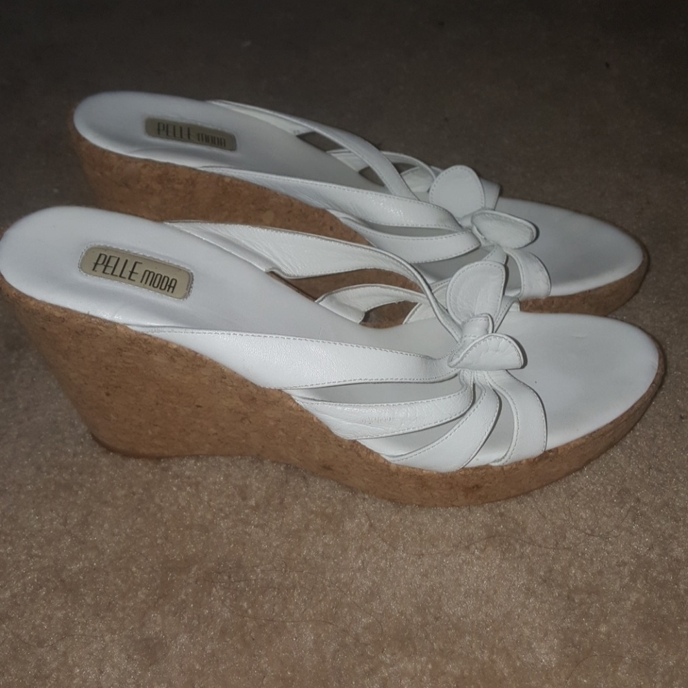 Pelle Moda wedge slide