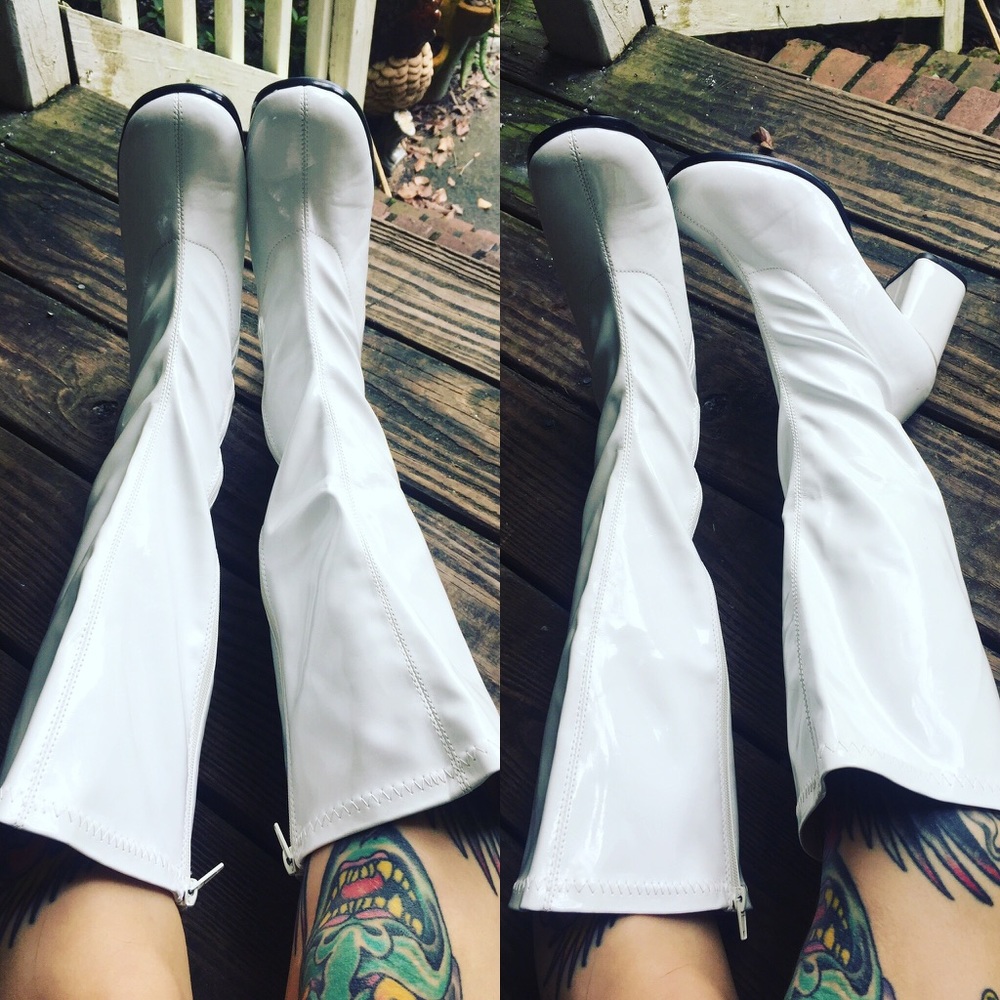 Vintage rare white wide calf go-go boots size 9