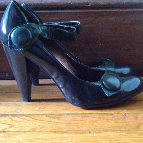 Shoes - Picture 2 of 2