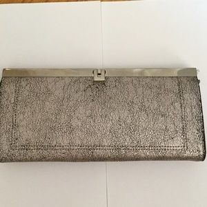 Handbag: clutch