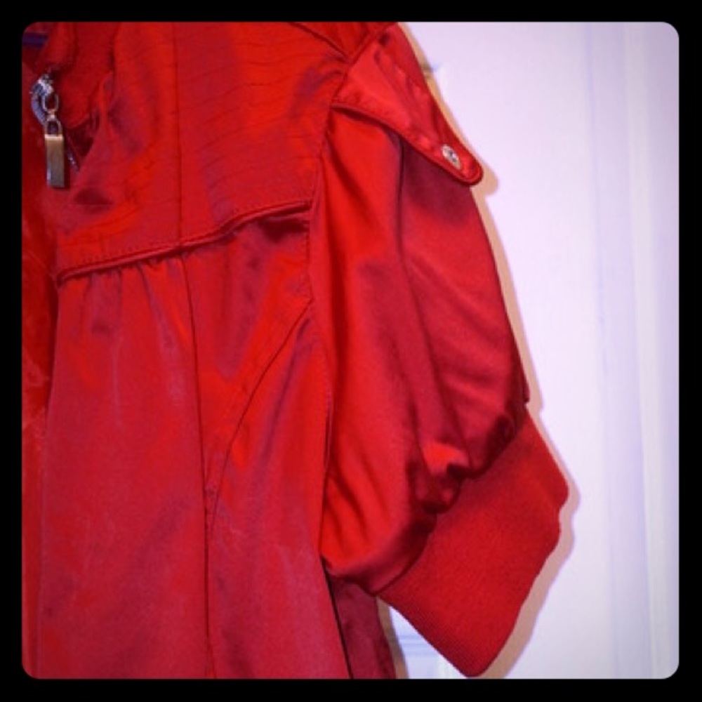 Short sleeve zip jacket.