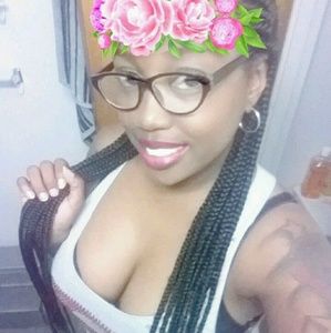 Meet your Posher, Akesha