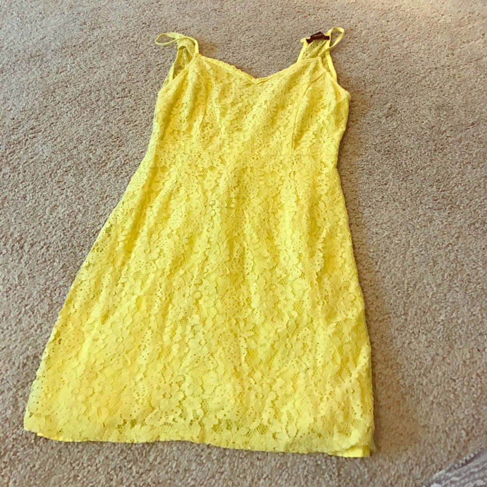 FOREVER 21 CUT OUT BACK DRESS. SIZE SMALL