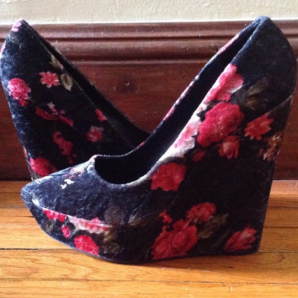 Shoes - Picture 1 of 2