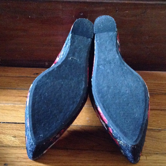 Shoes - Picture 2 of 2