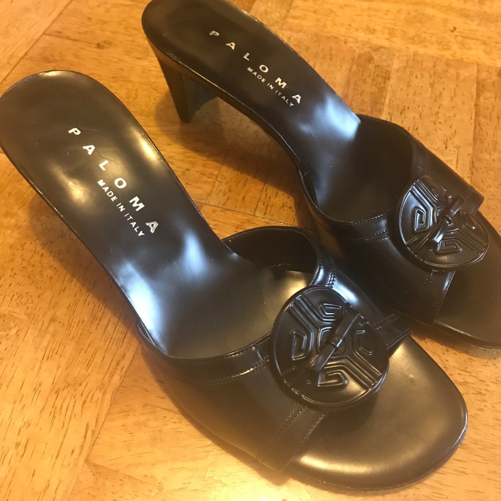Black short Paloma heels