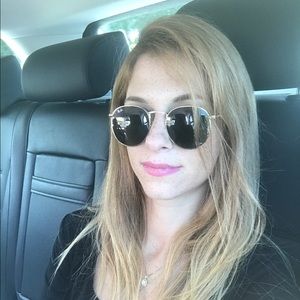 Meet your Posher, Sapir