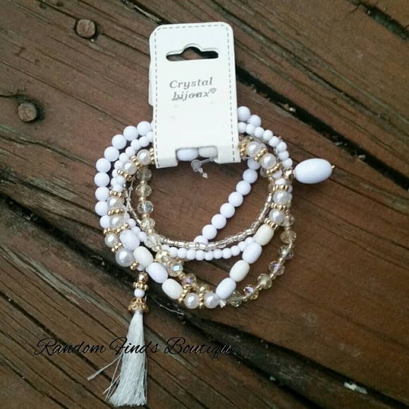 🚨LAST 1🚨Stretchable bracelets white beads tassel - Picture 2 of 4