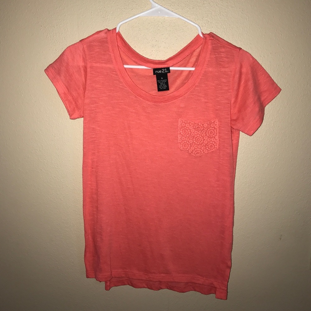 Coral cotton tee with floral pocket
