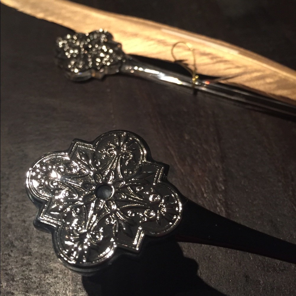 LAST ONE ☝️ Colette Malouf Acrylic Hair Stick - Picture 2 of 7