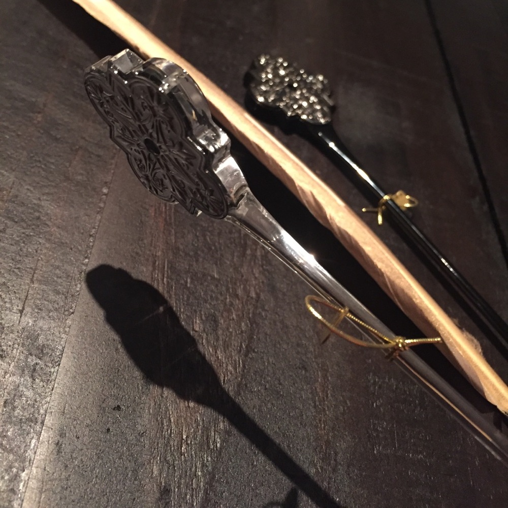 LAST ONE ☝️ Colette Malouf Acrylic Hair Stick - Picture 6 of 7