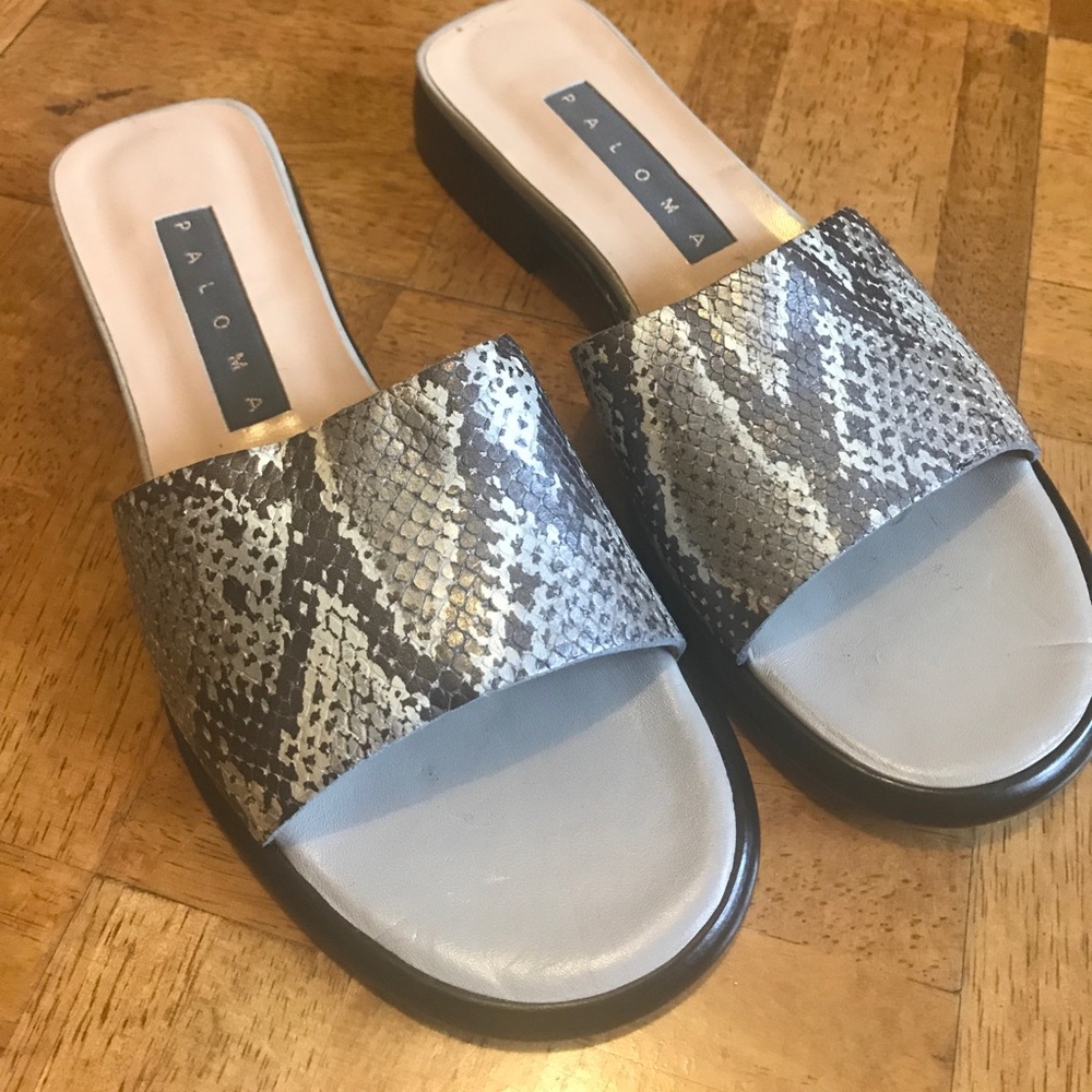 Animal skin, leather, flat sandals