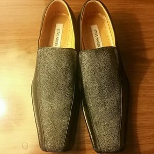 Steve Madden 10.5 stingray topped black loafers