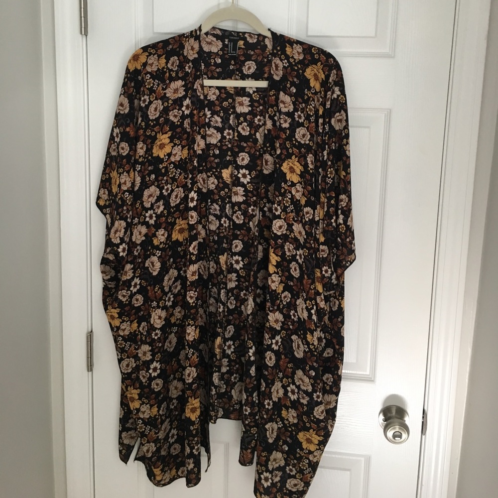 Last day‼️ Forever 21 Floral Kimono