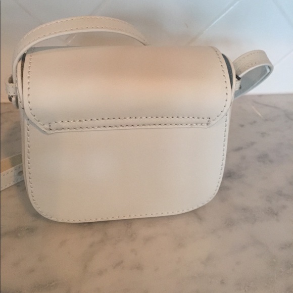 Kelsi Dagger Crossbody - Picture 7 of 7