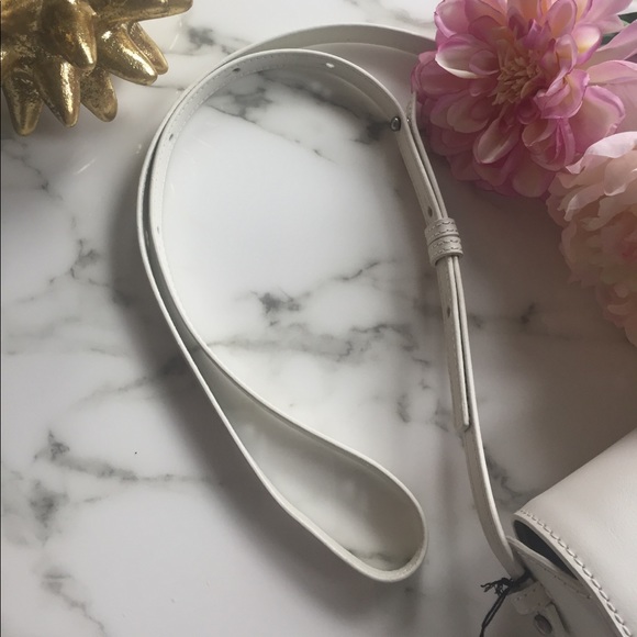 Kelsi Dagger Crossbody - Picture 2 of 7