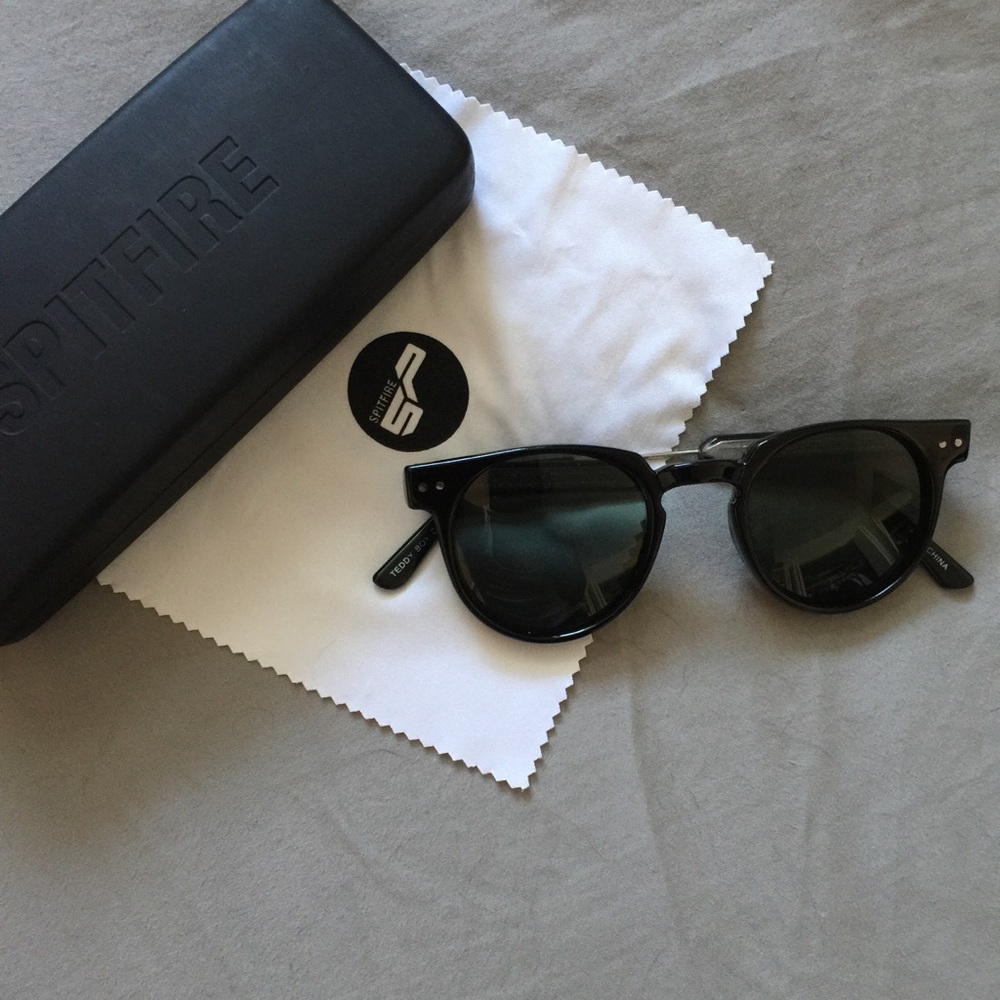 Black spitfire round sunglasses