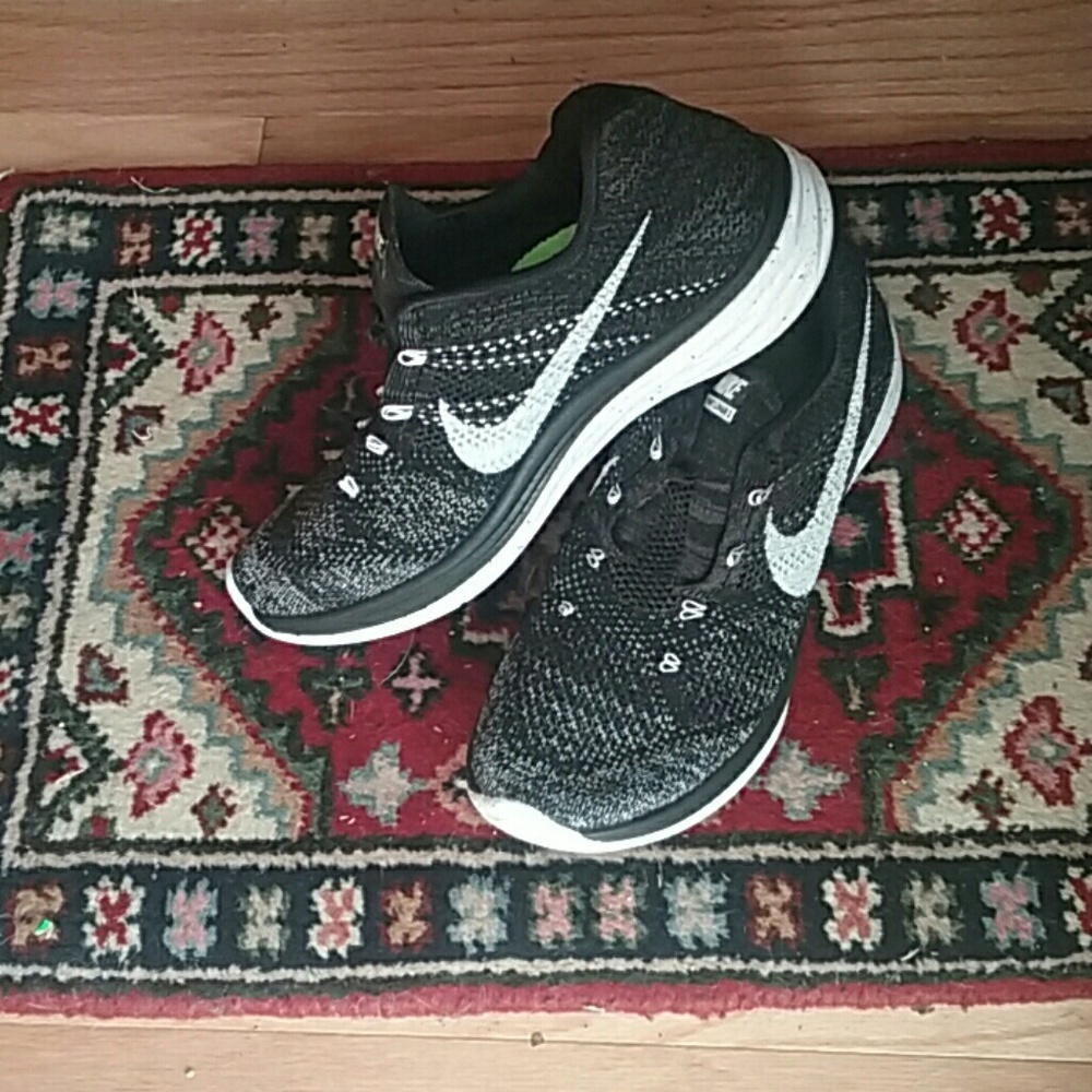 flyknit lunar 3 nike runners