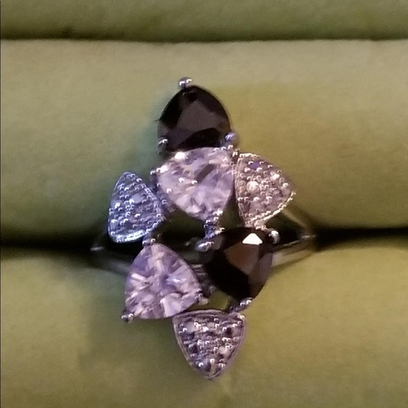 Jewelery - Picture 1 of 1