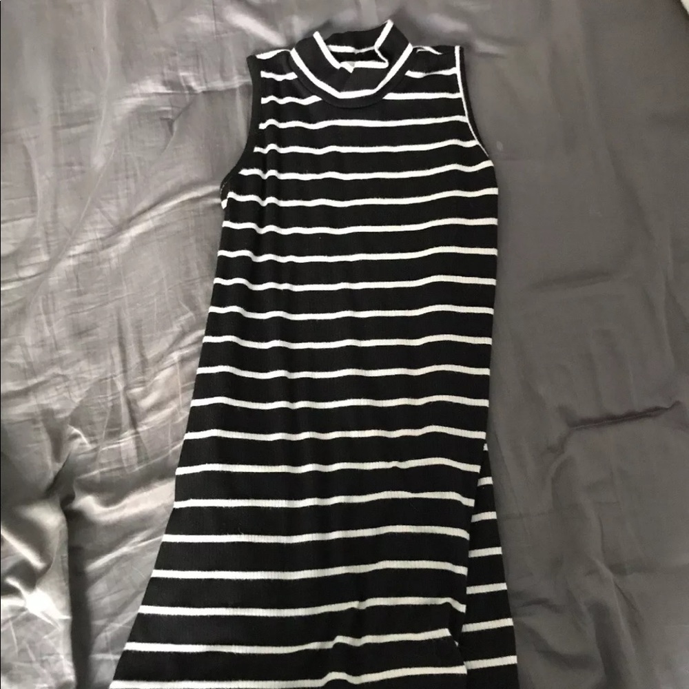 Highneck black and white dress