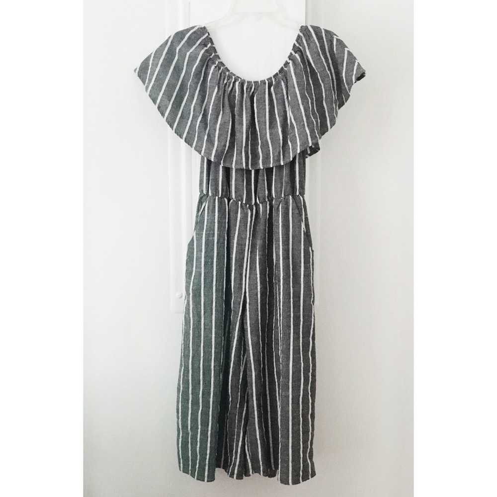 Everly gray + white striped jumpsuit | sz. S
