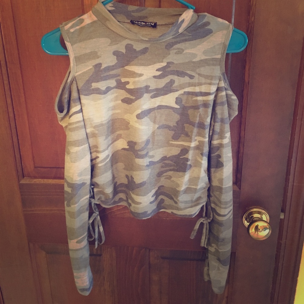 Camo crop top with shoulder cut outs