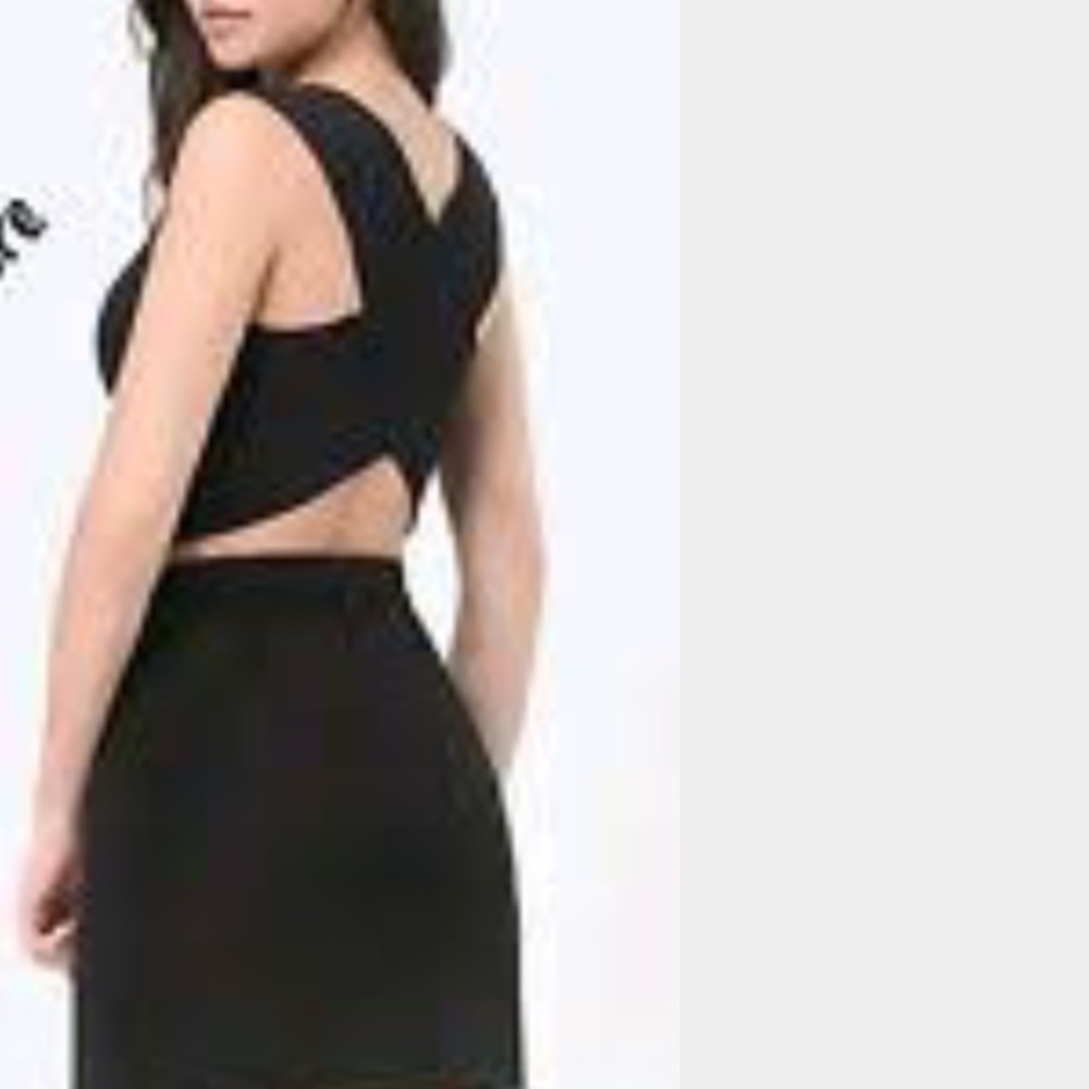 Bebe Merrow Edge Cross Back Top. Size S