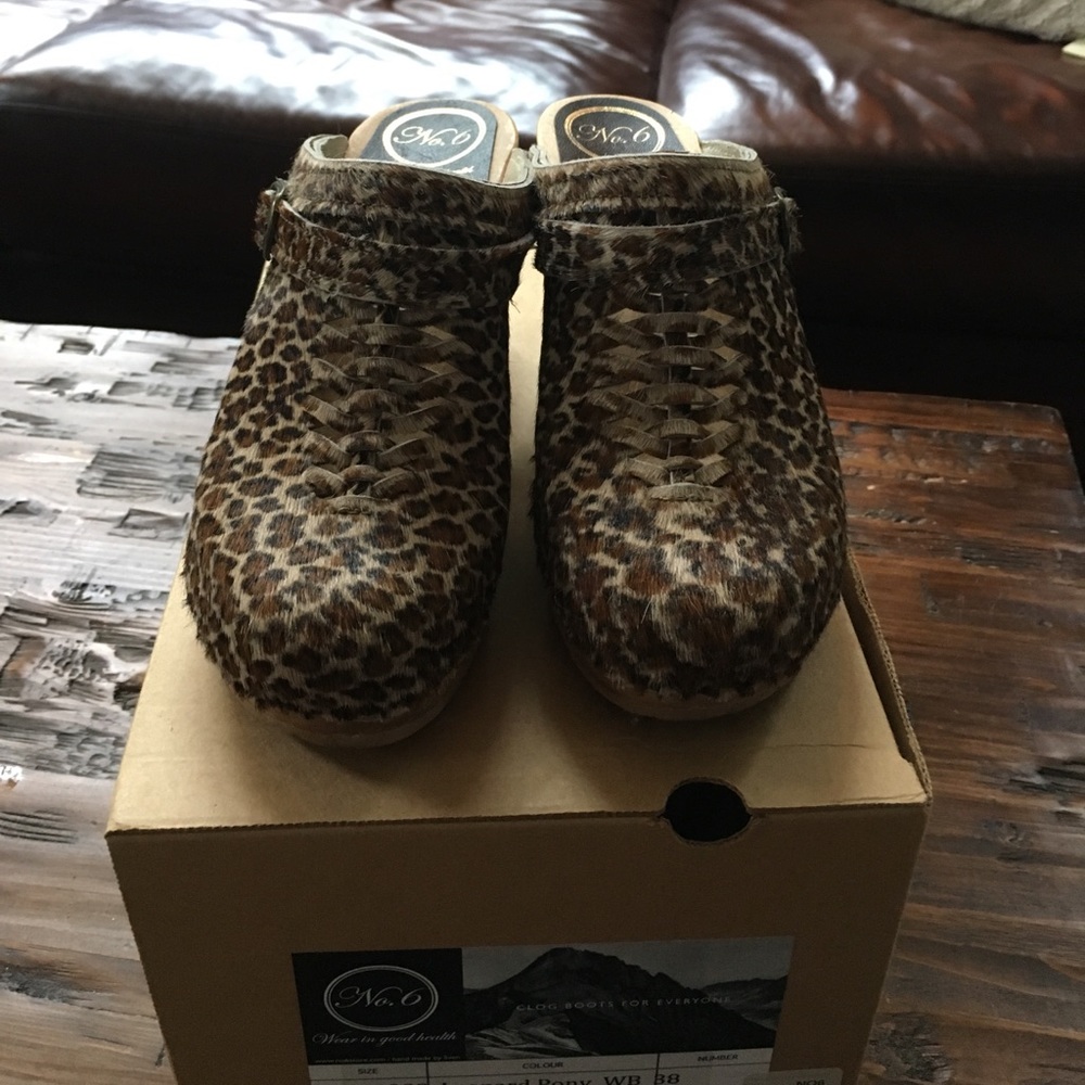 No 6 Clogs Size 8/38 Leopard Pony