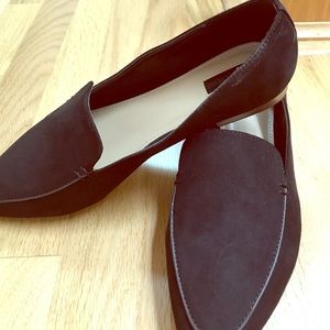 Pointed flat loafers