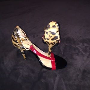 Gianni Bini Cheetah Heels Size 8
