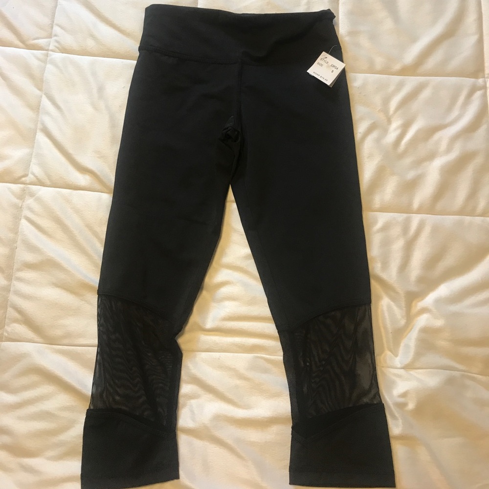 All black Capri yoga leggings