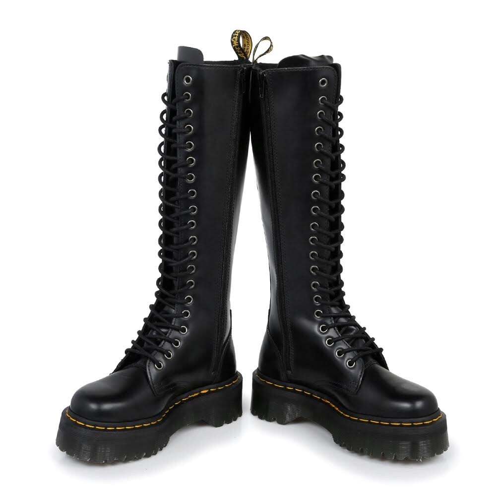 *RESERVED* Black Dr. Martens BRITAIN Boots