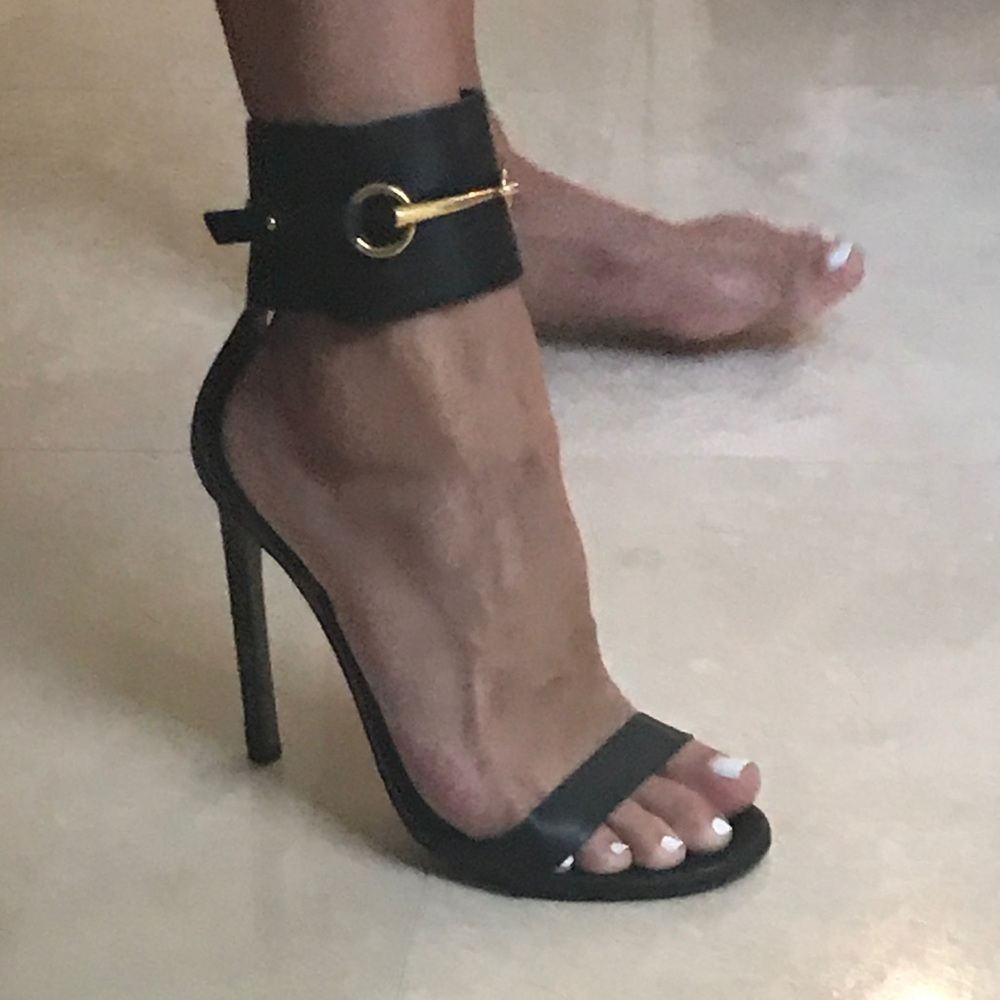 BLACK GUCCI SHOES * AUTHENTIC *
