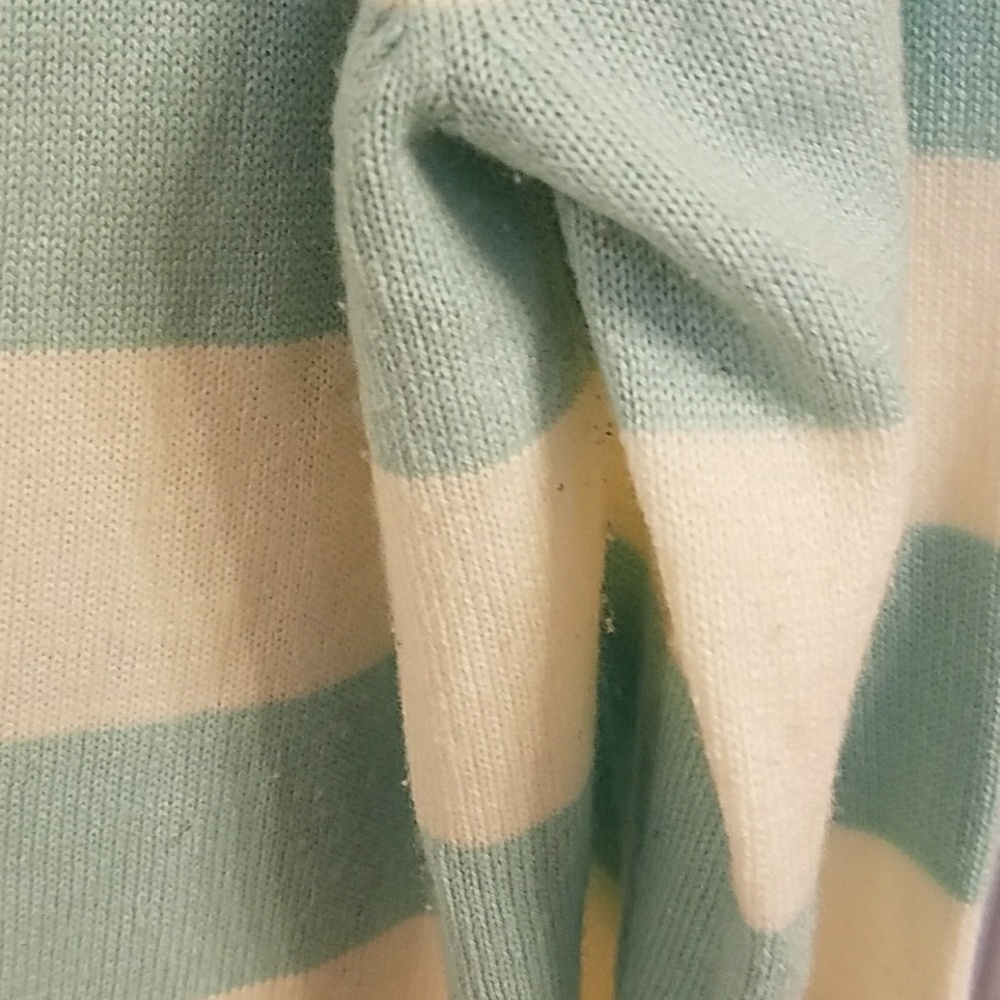 ❤Cutie white and ligth green sweater UIGC - Picture 2 of 4