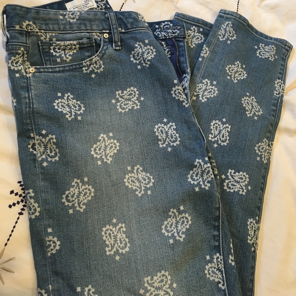 NWOT Gap printed jeans