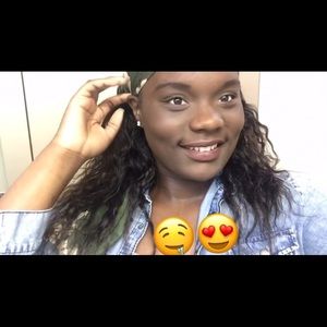 Meet your Posher, Ajaia