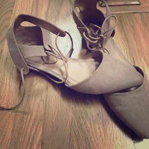 Flat closed toe shoes