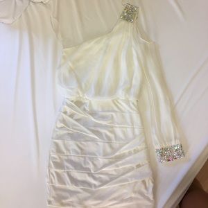 One shoulder white tight dress
