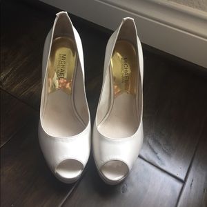 Ivory/white Michael Kors peep toe pumps size 6