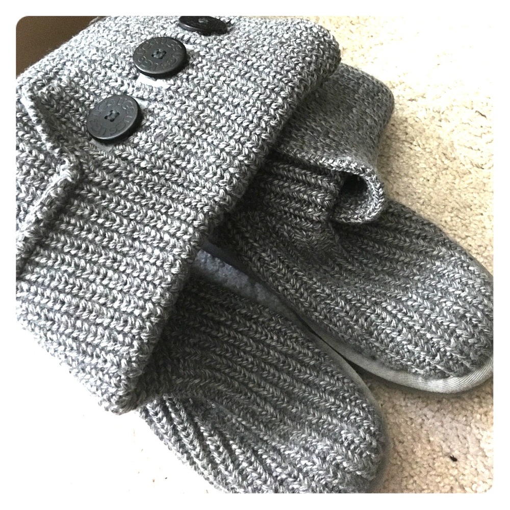 Gray ugg boots in knitted classic cardy style