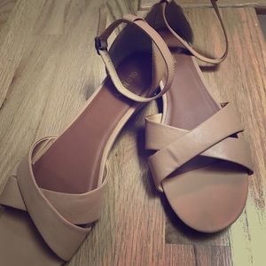 Flat sandals