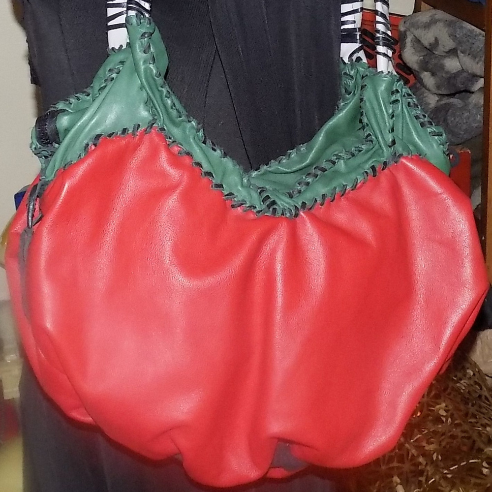 the Tomatoe-Leather-Shoulder-Bag-also as Crossbody