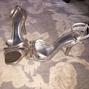 Gianni Bini Silver Heels Size 8