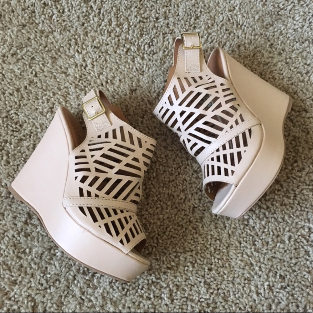 Nude Wedges