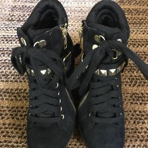 Size 6 woman's black boots