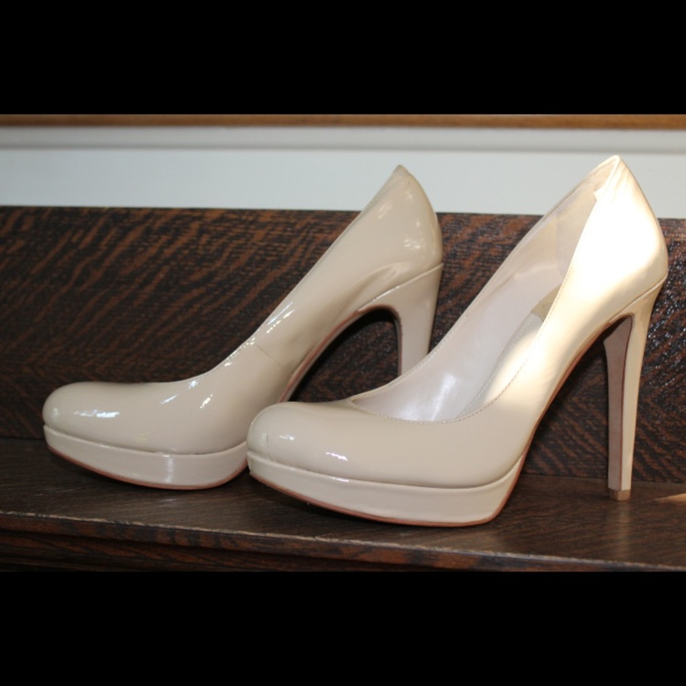 NUDE VINCE CAMUTO HEELS
